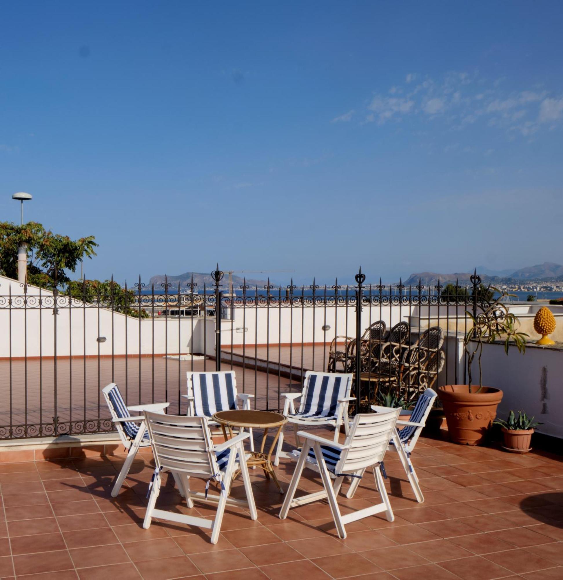 شقة Attico Con Terrazza Sul Porto باليرمو المظهر الخارجي الصورة